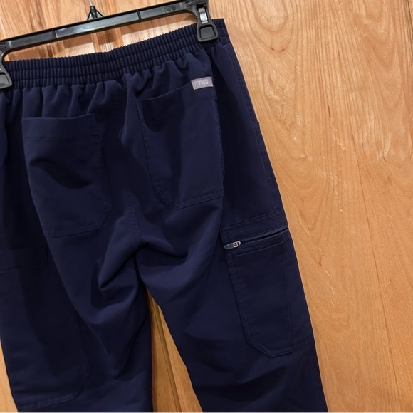 FIGS Yola Skinny Scrub Pants - Picture 5 of 9